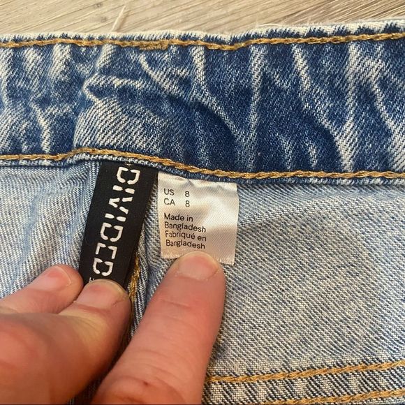 Divided women’s distressed light color jeans size 8 - Picture 5 of 8